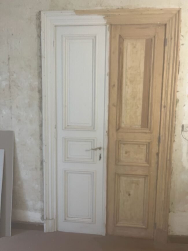 Avant / Après : rénovation d’une porte par aérogommage