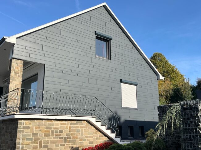 Bardage avec un profil Siding Alu variable de chez PREFA